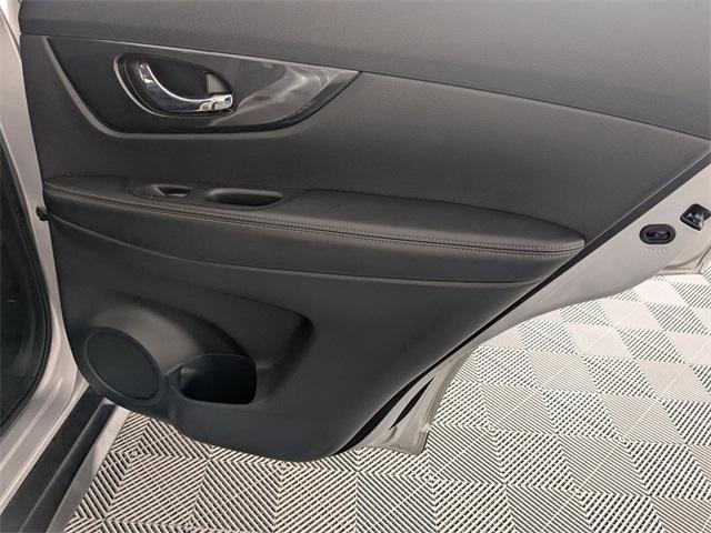 Photo of 2017 Brilliant Silver Nissan Rogue