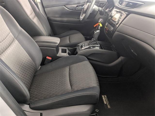 Photo of 2017 Brilliant Silver Nissan Rogue