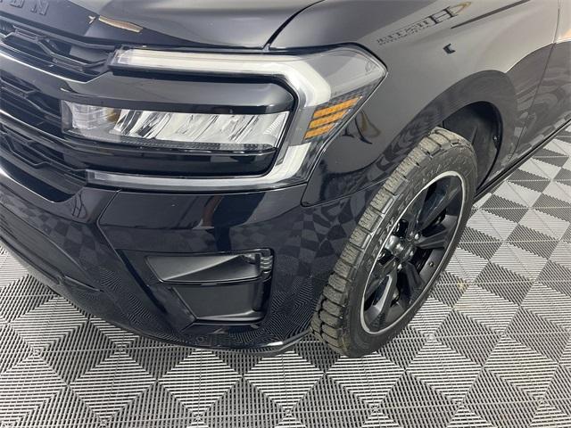 Photo of 2023 Agate Black Metallic Ford Expedition Max
