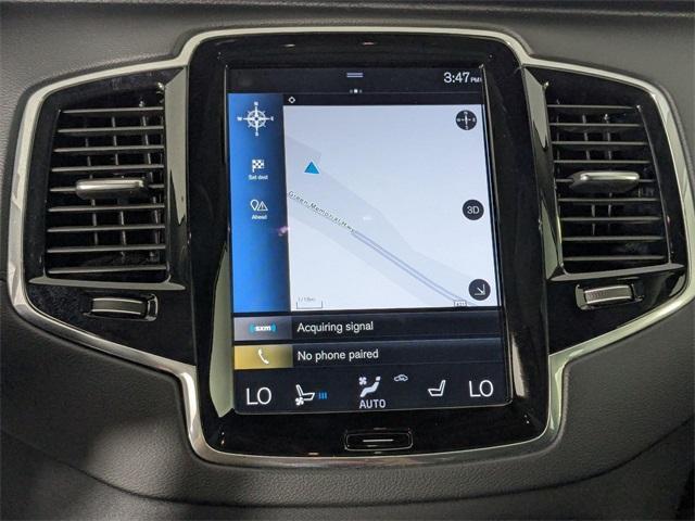 Photo of 2022 Crystal White Metallic Volvo XC90