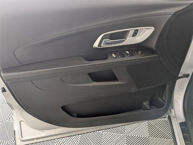 Photo of 2014 Silver Ice Metallic Chevrolet Equinox