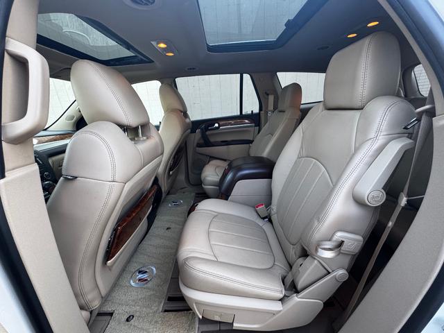 Photo of 2012 White Buick Enclave
