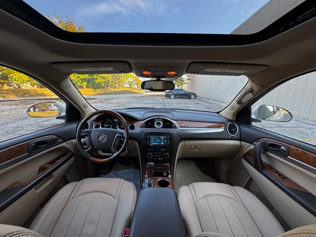 Photo of 2012 White Buick Enclave