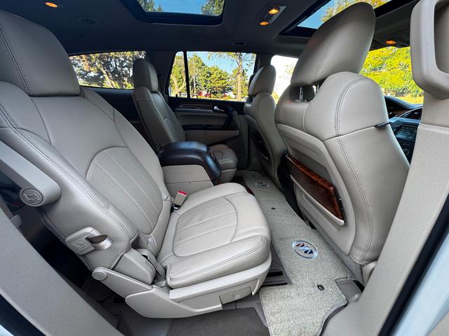Photo of 2012 White Buick Enclave