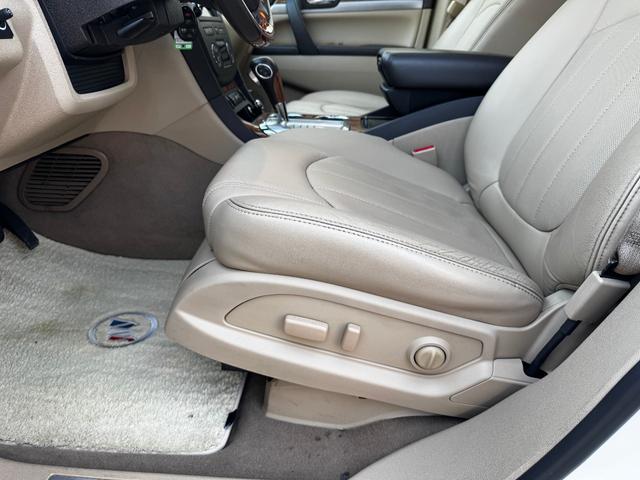Photo of 2012 White Buick Enclave