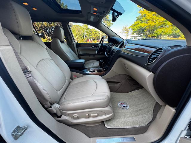 Photo of 2012 White Buick Enclave