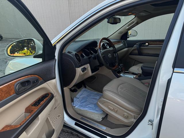 Photo of 2012 White Buick Enclave