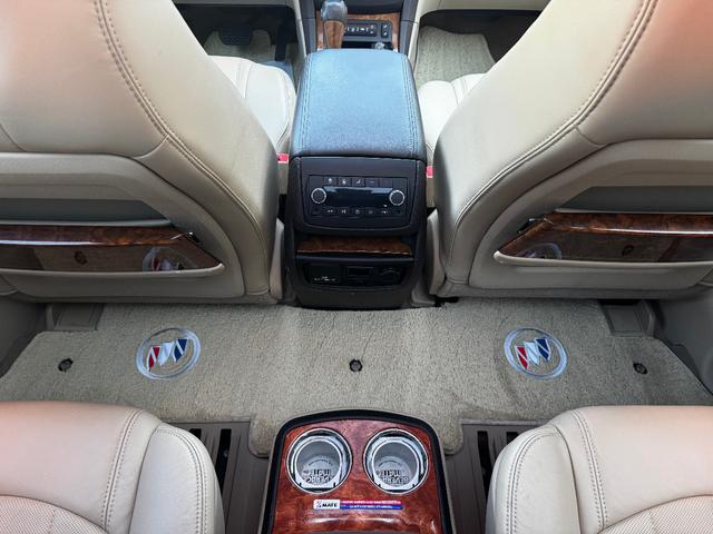 Photo of 2012 White Buick Enclave