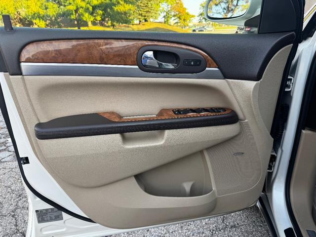 Photo of 2012 White Buick Enclave