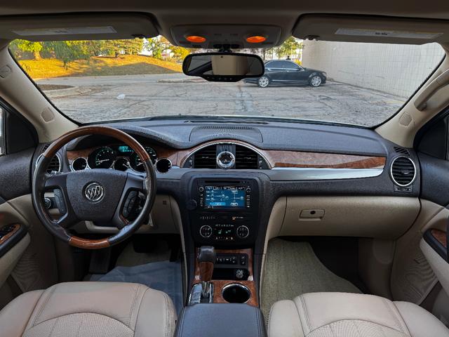 Photo of 2012 White Buick Enclave
