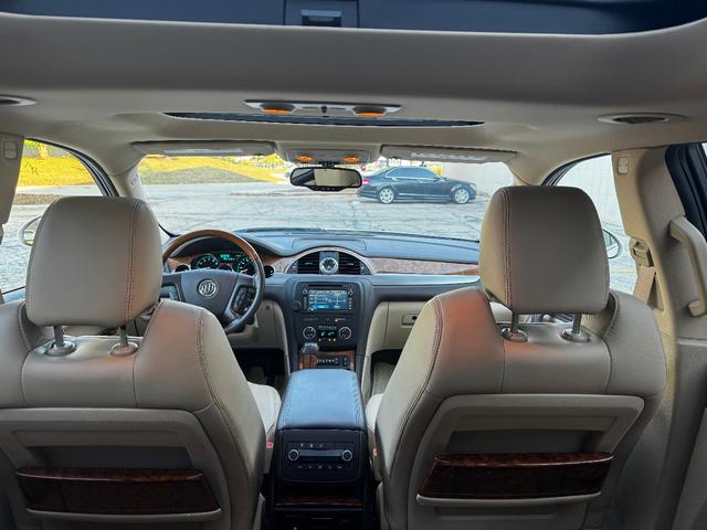 Photo of 2012 White Buick Enclave