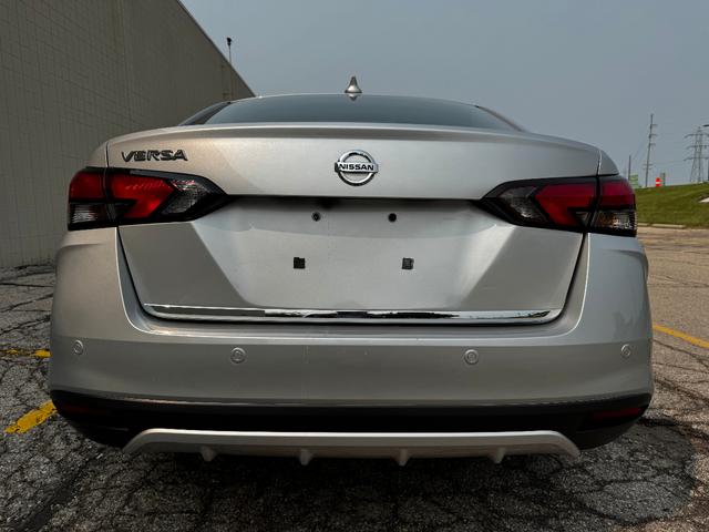 Photo of 2020 Silver Nissan Versa