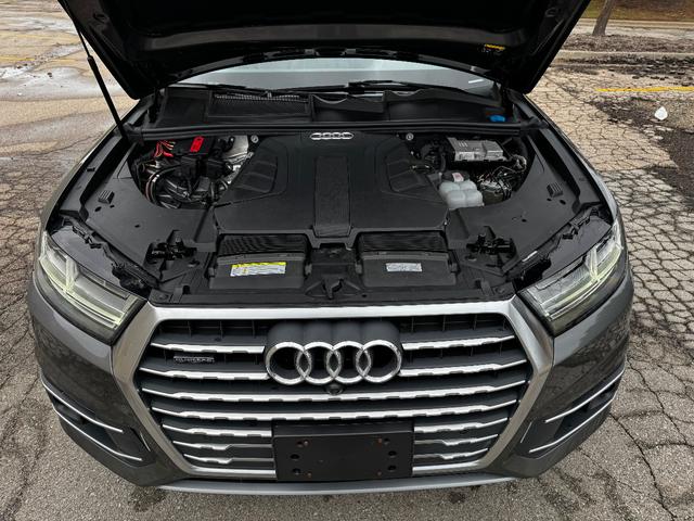 Photo of 2019 Samurai Gray Metallic Audi Q7