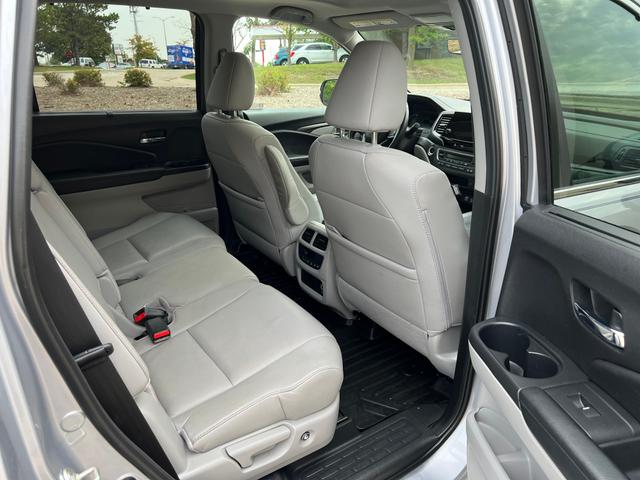 Photo of 2019 Lunar Silver Metallic Honda Pilot