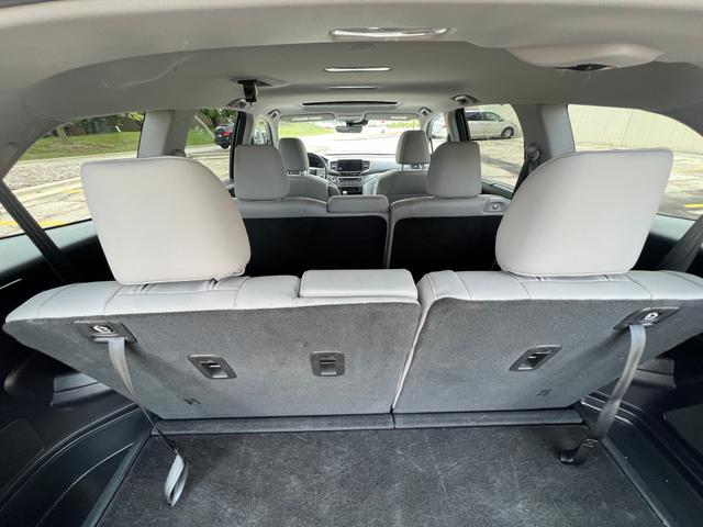Photo of 2019 Lunar Silver Metallic Honda Pilot