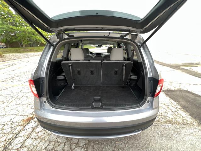 Photo of 2019 Lunar Silver Metallic Honda Pilot