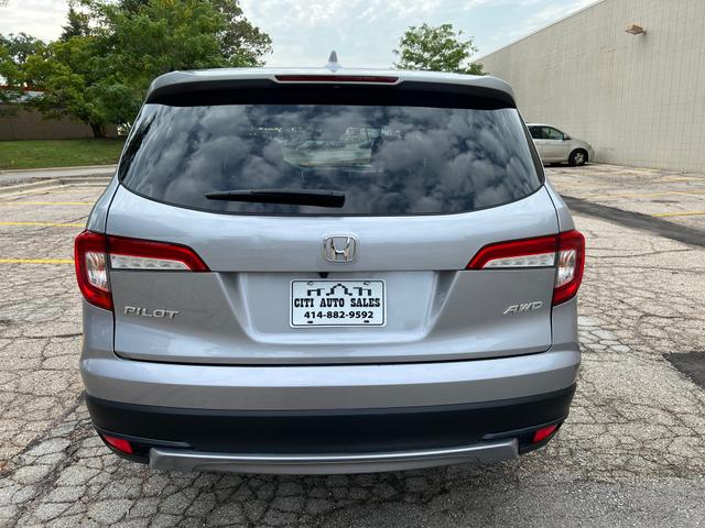 Photo of 2019 Lunar Silver Metallic Honda Pilot
