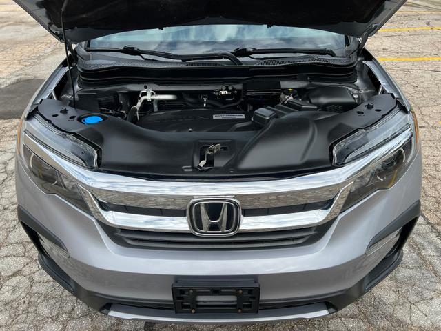 Photo of 2019 Lunar Silver Metallic Honda Pilot