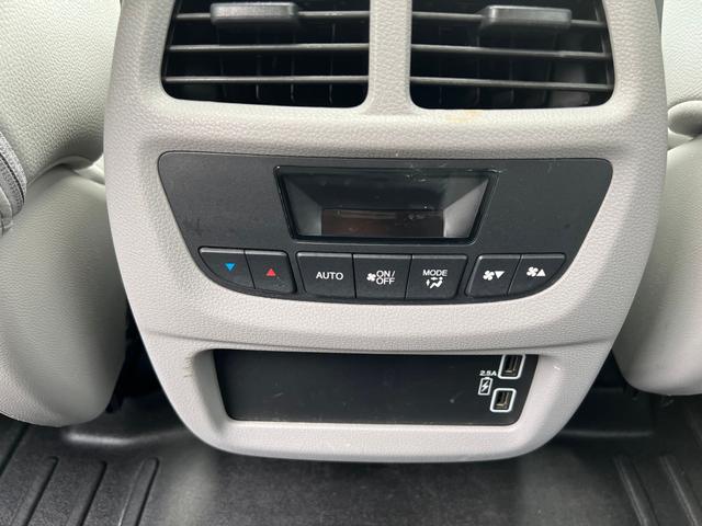 Photo of 2019 Lunar Silver Metallic Honda Pilot