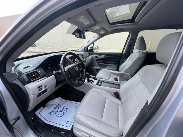 Photo of 2019 Lunar Silver Metallic Honda Pilot