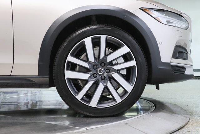 Photo of 2025 Bright Dusk Metallic Volvo V90 Cross Country