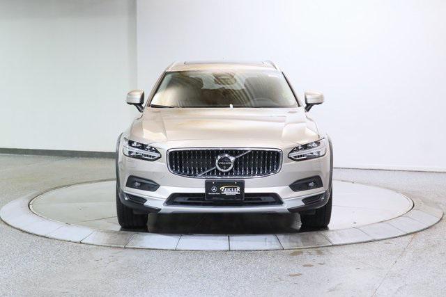 Photo of 2025 Bright Dusk Metallic Volvo V90 Cross Country