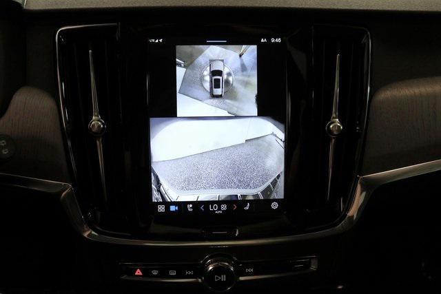 Photo of 2025 Bright Dusk Metallic Volvo V90 Cross Country