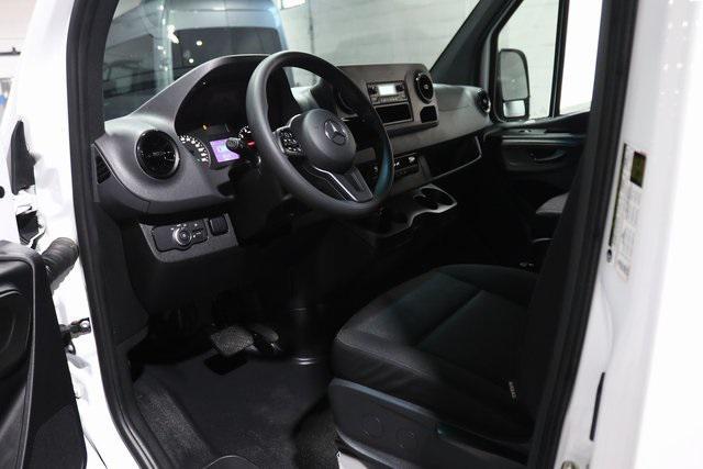 Photo of 2023 Arctic White Mercedes-Benz Sprinter 1500