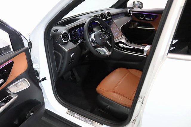 Photo of 2024 MANUFAKTUR Moonlight White Metallic Mercedes-Benz GLC 300