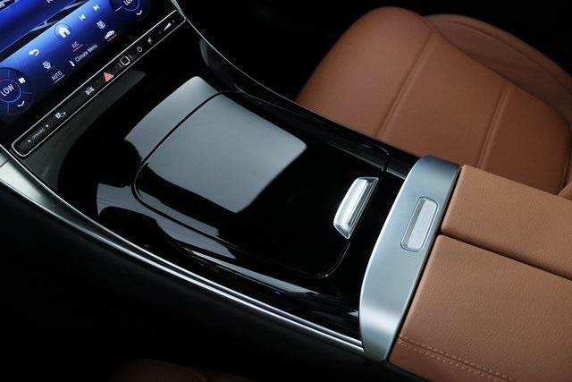 Photo of 2024 MANUFAKTUR Moonlight White Metallic Mercedes-Benz GLC 300