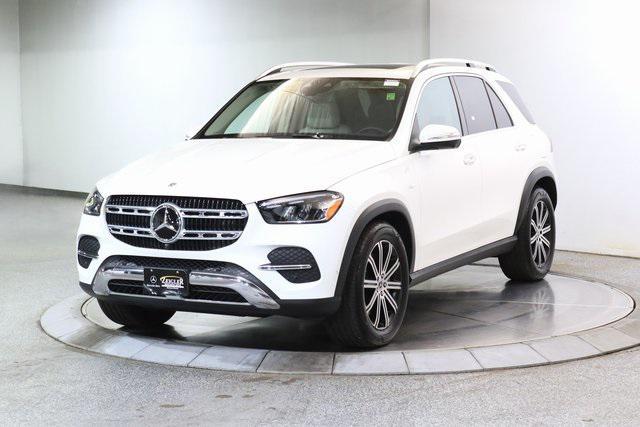 Photo of 2025 Polar White Mercedes-Benz GLE 450e