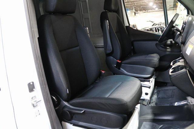 Photo of 2025 Arctic White Mercedes-Benz Sprinter 2500