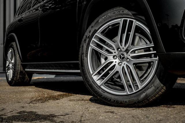 Photo of 2026 Obsidian Black Mercedes-Benz GLS 450