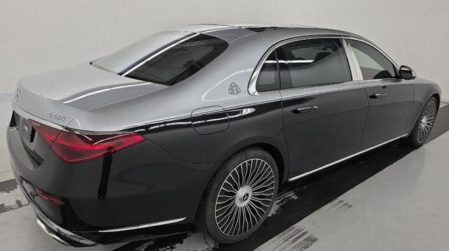 Photo of 2023 Cirrus Silver/Obsidian Black Mercedes-Benz Maybach S 580