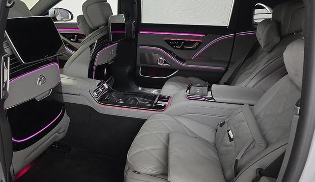 Photo of 2023 Cirrus Silver/Obsidian Black Mercedes-Benz Maybach S 580