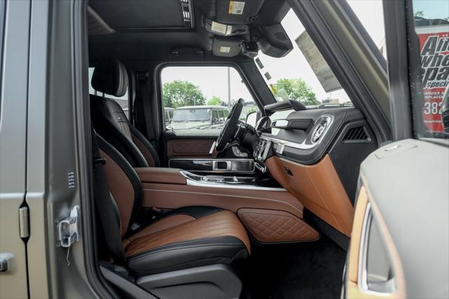 Photo of 2025 MANUFAKTUR Dark Olive Green magno Mercedes-Benz AMG G 63