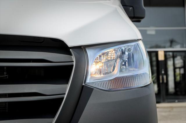 Photo of 2025 Arctic White Mercedes-Benz Sprinter 2500