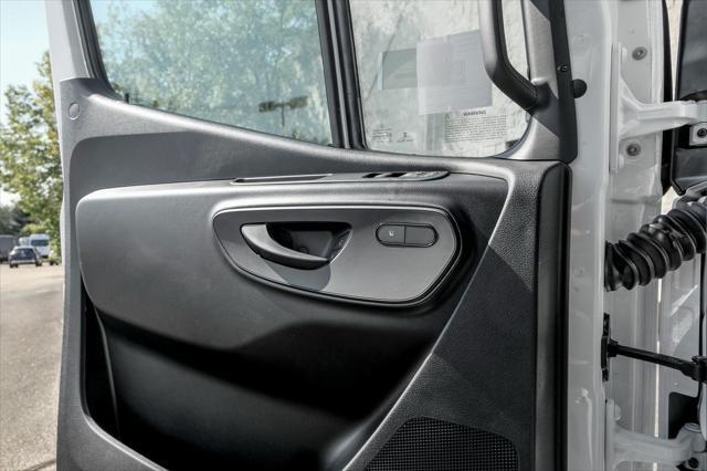 Photo of 2025 Arctic White Mercedes-Benz Sprinter 2500