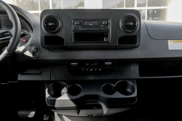 Photo of 2025 Arctic White Mercedes-Benz Sprinter 2500