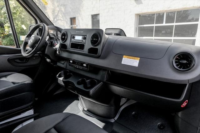 Photo of 2025 Arctic White Mercedes-Benz Sprinter 2500