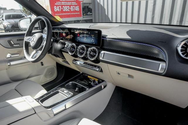 Photo of 2025 Polar White Mercedes-Benz GLB 250