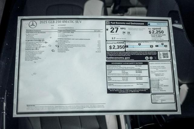 Photo of 2025 Polar White Mercedes-Benz GLB 250