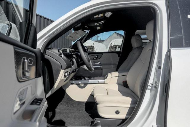 Photo of 2025 Polar White Mercedes-Benz GLB 250