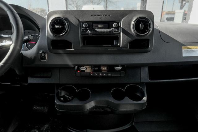 Photo of 2025 Artic White Mercedes-Benz Sprinter 2500