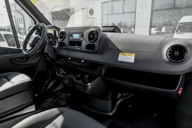 Photo of 2025 Artic White Mercedes-Benz Sprinter 2500