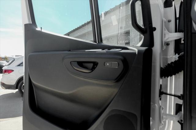 Photo of 2025 Artic White Mercedes-Benz Sprinter 2500