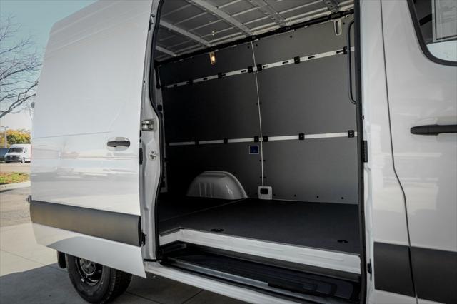 Photo of 2025 Artic White Mercedes-Benz Sprinter 2500