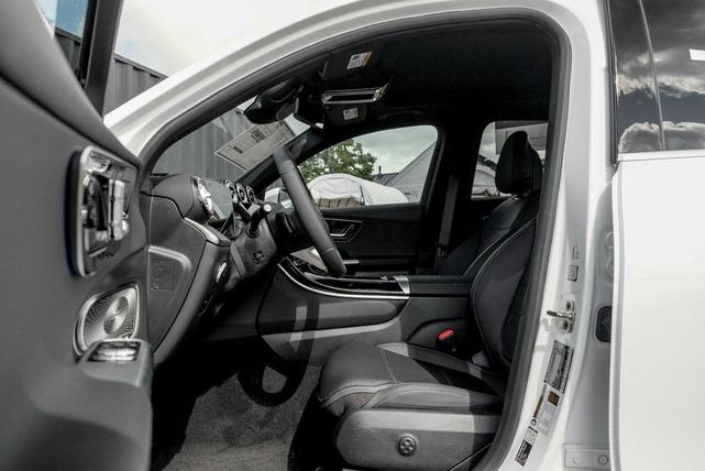 Photo of 2026 Polar White Mercedes-Benz GLC 300