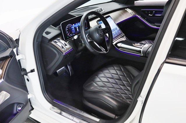 Photo of 2022 MANUFAKTUR Cashmere White Magno Mercedes-Benz S-Class