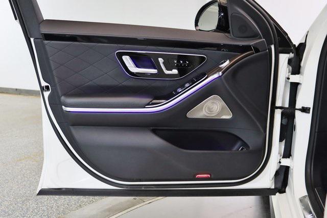 Photo of 2022 MANUFAKTUR Cashmere White Magno Mercedes-Benz S-Class